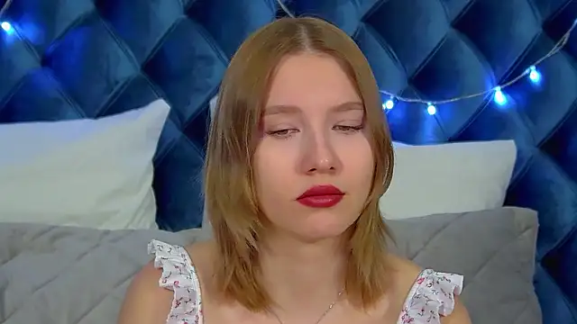 Snapshot of LiliLinn chatting on 23, 12, 2025 LiliLinn online show from 23, 12, 2025