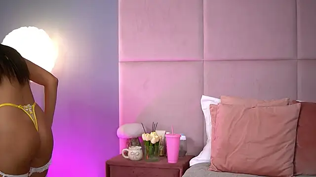 Snapshot of AlmaLuv chatting on 21, 9, 2025 AlmaLuv online show from 21, 9, 2025