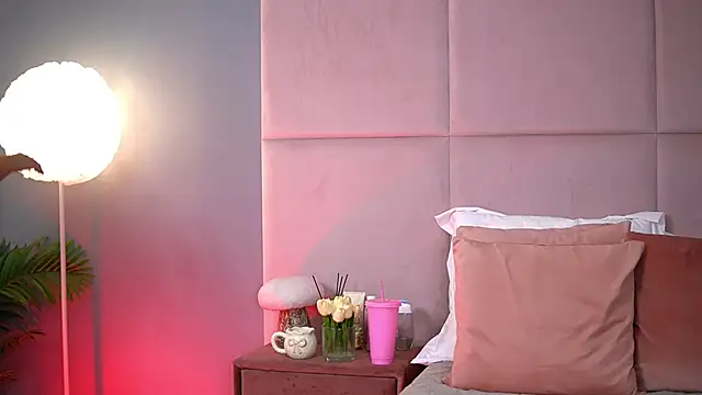 Snapshot of AlmaLuv chatting on 23, 9, 2025 AlmaLuv online show from 23, 9, 2025