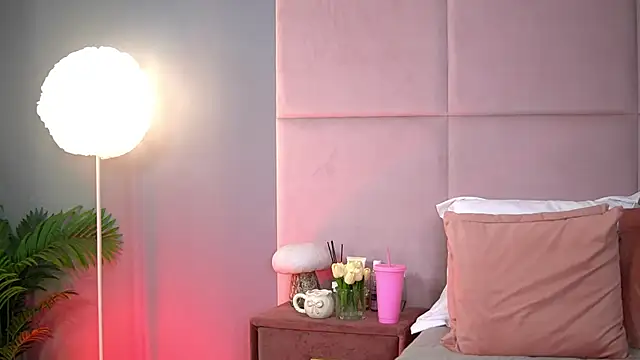 Snapshot of AlmaLuv chatting on 1, 10, 2025 AlmaLuv online show from 1, 10, 2025