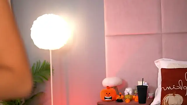 Snapshot of AlmaLuv chatting on 18, 10, 2025 AlmaLuv online show from 18, 10, 2025