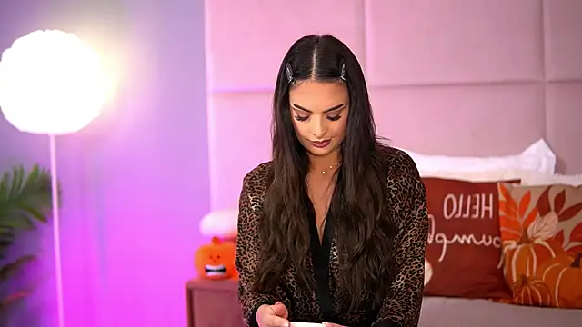 Snapshot of AlmaLuv chatting on 19, 10, 2025 AlmaLuv online show from 19, 10, 2025