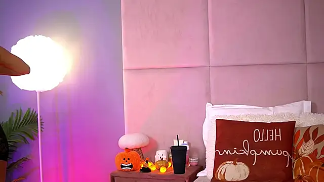 Snapshot of AlmaLuv chatting on 21, 10, 2025 AlmaLuv online show from 21, 10, 2025