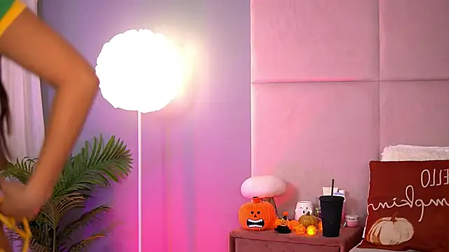 Snapshot of AlmaLuv chatting on 5, 11, 2025 AlmaLuv online show from 5, 11, 2025