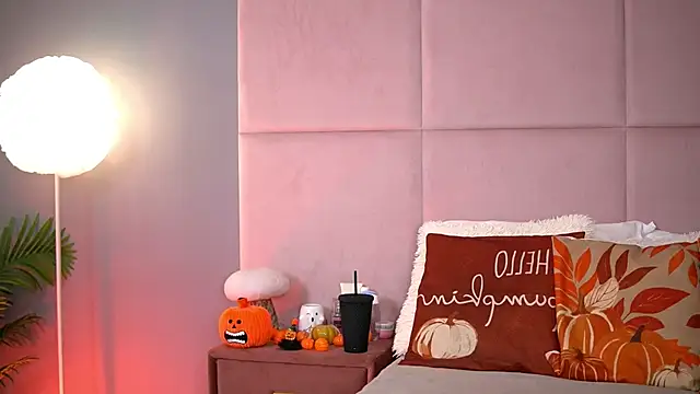 Snapshot of AlmaLuv chatting on 17, 11, 2025 AlmaLuv online show from 17, 11, 2025