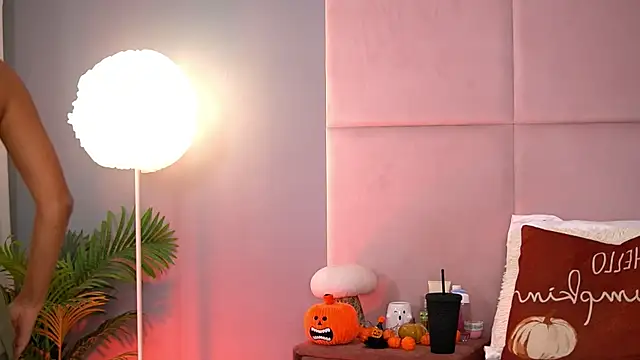 Snapshot of AlmaLuv chatting on 21, 11, 2025 AlmaLuv online show from 21, 11, 2025