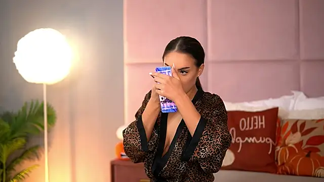 Snapshot of AlmaLuv chatting on 28, 11, 2025 AlmaLuv online show from 28, 11, 2025