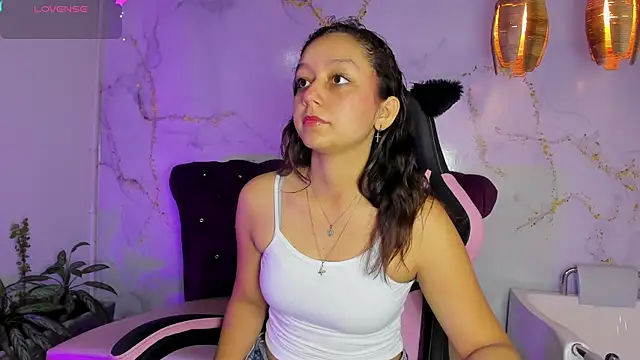 Snapshot of katy_sweet19 chatting on 6, 5, 2026 katy sweet19 online show from 6, 5, 2026