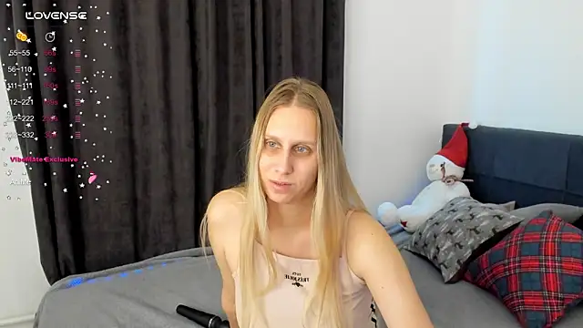 Snapshot of miissblonde chatting on 22, 12, 2024 miissblonde online show from 22, 12, 2024