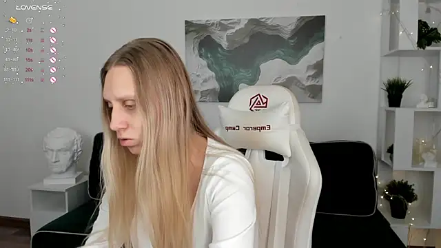 Snapshot of miissblonde chatting on 3, 3, 2025 miissblonde online show from 3, 3, 2025