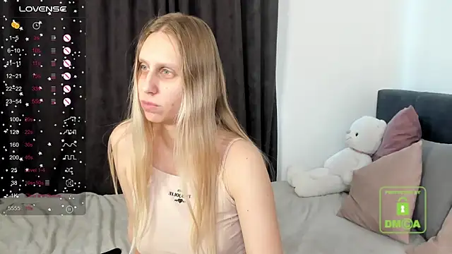 Snapshot of miissblonde chatting on 13, 3, 2025 miissblonde online show from 13, 3, 2025