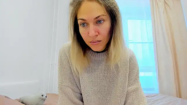 Snapshot of Mona_Cruz chatting on 8, 12, 2024 Mona Cruz online show from 8, 12, 2024