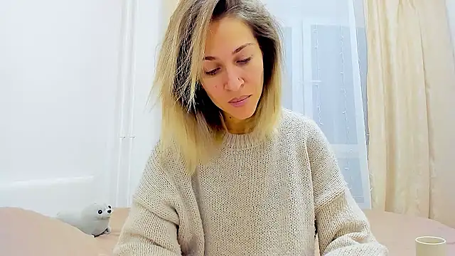 Snapshot of Mona_Cruz chatting on 9, 12, 2024 Mona Cruz online show from 9, 12, 2024