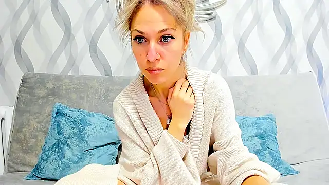 Snapshot of Mona_Cruz chatting on 16, 2, 2025 Mona Cruz online show from 16, 2, 2025