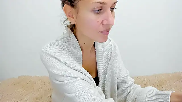 Snapshot of Mona_Cruz chatting on 12, 10, 2025 Mona Cruz online show from 12, 10, 2025