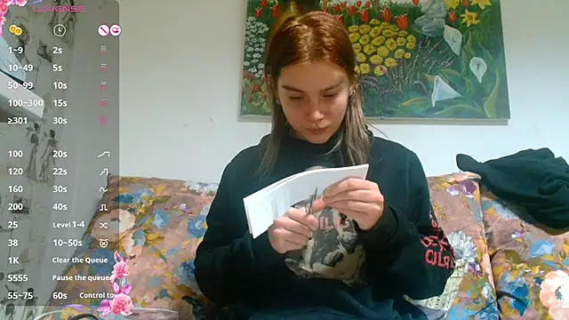 Snapshot of Sophie_Bell chatting on 20, 12, 2024 Sophie Bell online show from 20, 12, 2024
