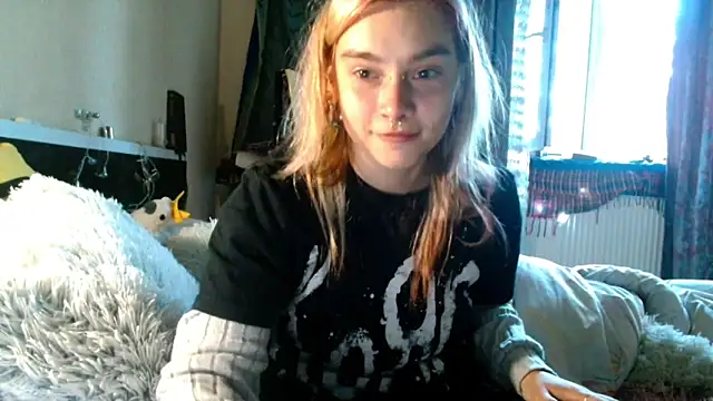 Snapshot of Sophie_Bell chatting on 7, 5, 2026 Sophie Bell online show from 7, 5, 2026