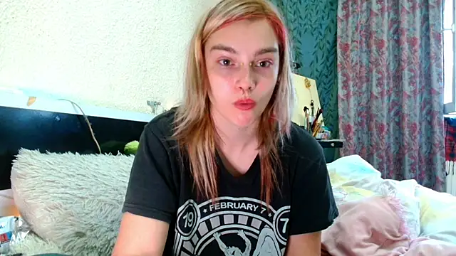 Snapshot of Sophie_Bell chatting on 8, 5, 2026 Sophie Bell online show from 8, 5, 2026
