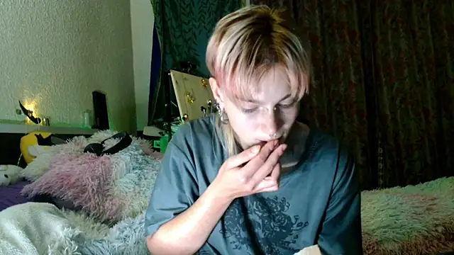 Snapshot of Sophie_Bell chatting on 15, 5, 2026 Sophie Bell online show from 15, 5, 2026