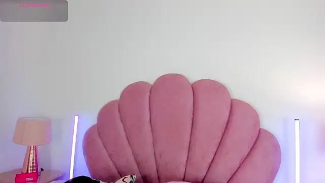 Snapshot of Nicole_Paradise chatting on 29, 4, 2026 Nicole Paradise online show from 29, 4, 2026