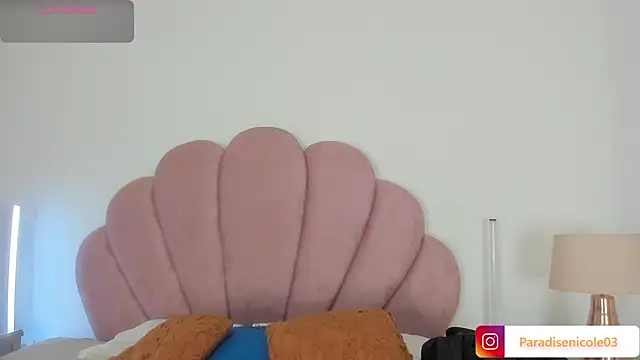 Snapshot of Nicole_Paradise chatting on 12, 6, 2026 Nicole Paradise online show from 12, 6, 2026