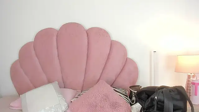 Nicole Paradise online show from 8, 7, 2026