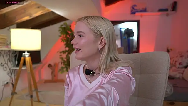 LexieLoree online show from 13, 2, 2026