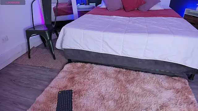 VioletPaket online show from 6, 4, 2026