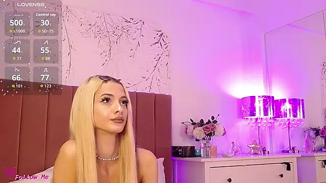 Snapshot of PinkySparks chatting on 15, 11, 2025 PinkySparks online show from 15, 11, 2025