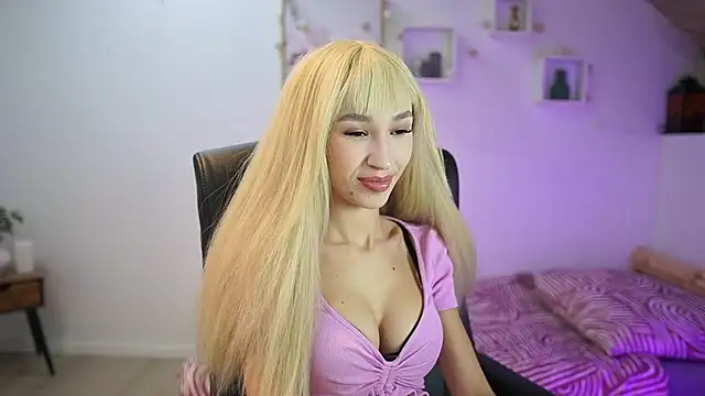 Snapshot of Amai__Liu chatting on 8, 11, 2025 Amai Liu online show from 8, 11, 2025