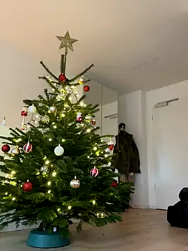 Mia-Minou online show from 2, 12, 2025