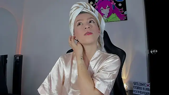 Snapshot of roxanne_jones1 chatting on 26, 5, 2026 roxanne jones1 online show from 26, 5, 2026