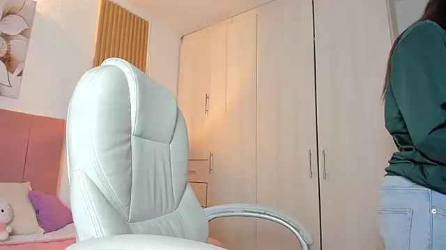 mia nevaeh online show from 21, 12, 2024