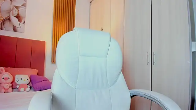 mia nevaeh online show from 18, 1, 2025