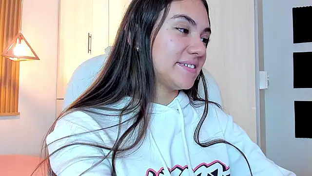 mia nevaeh online show from 30, 1, 2025