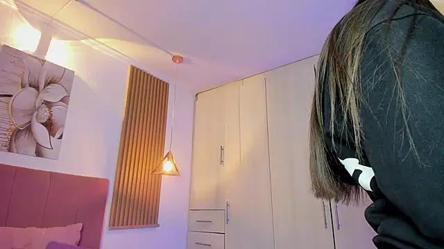 mia nevaeh online show from 9, 9, 2025