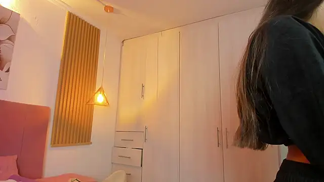 mia nevaeh online show from 13, 9, 2025