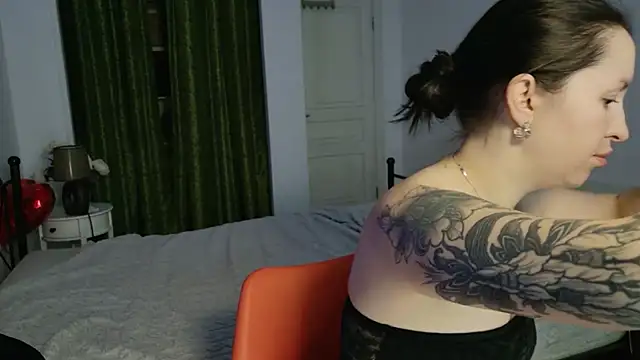 Snapshot of VioletCatt chatting on 7, 4, 2026 VioletCatt online show from 7, 4, 2026