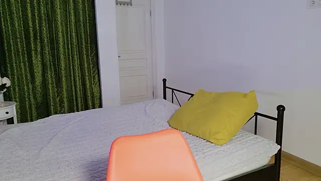 Snapshot of VioletCatt chatting on 18, 4, 2026 VioletCatt online show from 18, 4, 2026