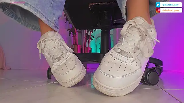 charlotte  grey online show from 29, 9, 2025