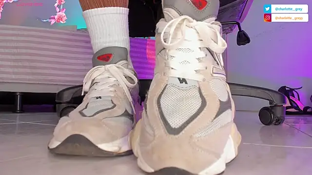 charlotte  grey online show from 11, 10, 2025