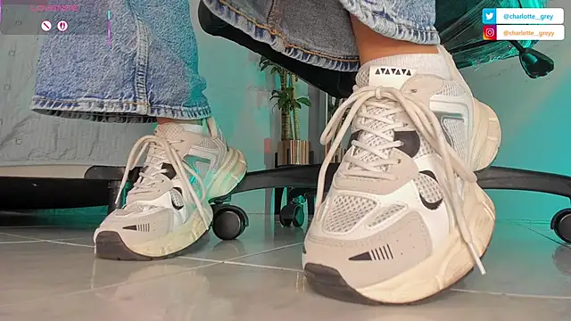 charlotte  grey online show from 15, 10, 2025