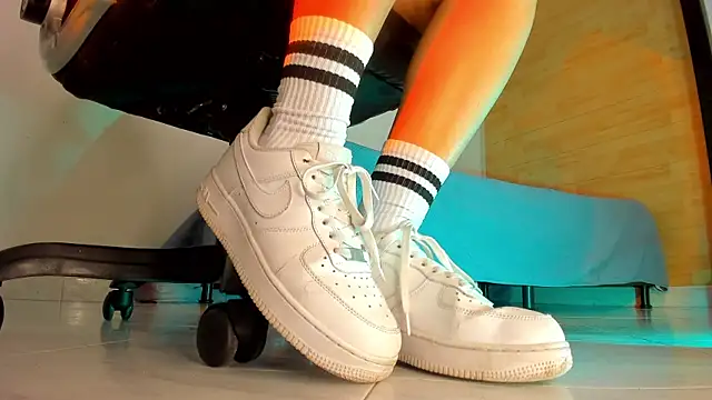 charlotte  grey online show from 17, 11, 2025