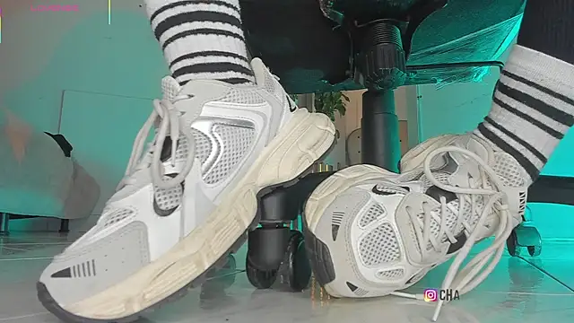 charlotte  grey online show from 18, 11, 2025