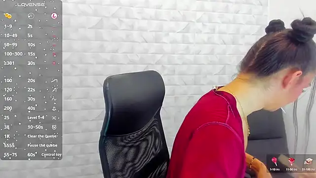 Mia thompson 19 online show from 7, 1, 2025