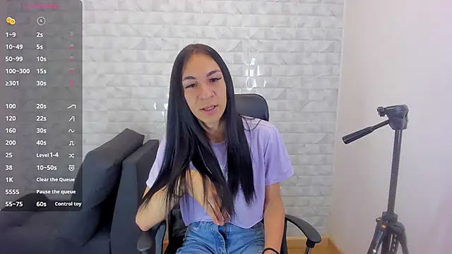 Mia thompson 19 online show from 23, 1, 2025