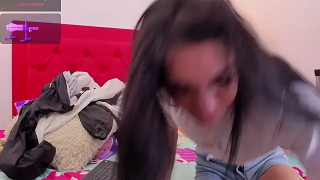 Mia thompson 19 online show from 21, 2, 2025