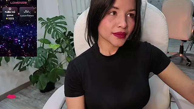 petite molly  online show from 5, 12, 2025