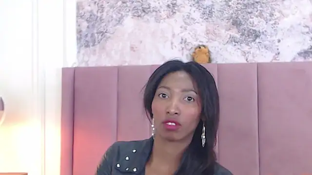 Snapshot of SabrinaDevill chatting on 11, 11, 2025 SabrinaDevill online show from 11, 11, 2025