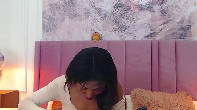 Snapshot of SabrinaDevill chatting on 28, 11, 2025 SabrinaDevill online show from 28, 11, 2025